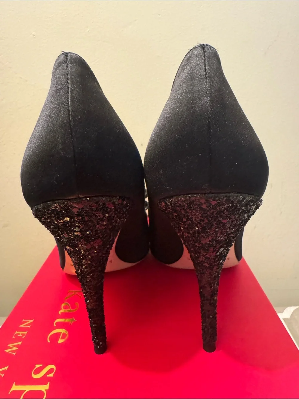 Kate Spade Latrice Black Satin Glitter Bow Heels Pump. Size 8 Made in Italy